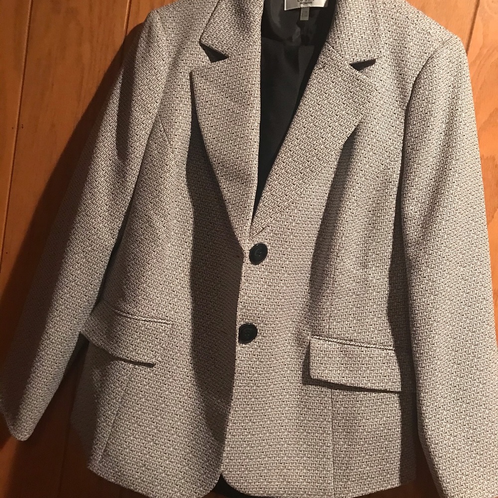 Le Suit 14 W two piece pant suit